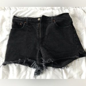 American Eagle black jean shorts The 4” Mom Short High Rise size 6 E